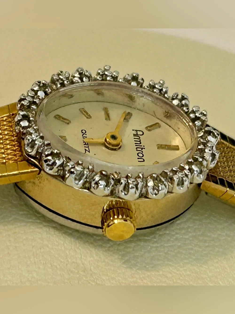 VTG ARMITRON LADIES QUARTS GOLD TONE OVAL DIAMOND ACCENT BEZEL WATCH NEW BATTERY